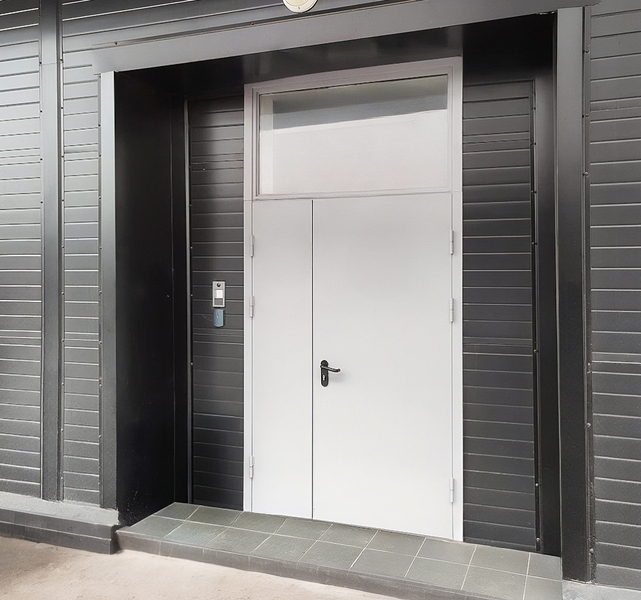 Дверь с остекленной фрамугой Дверь с остекленной фрамугой