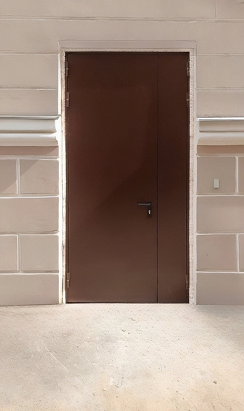 Коричневая полуторная дверь